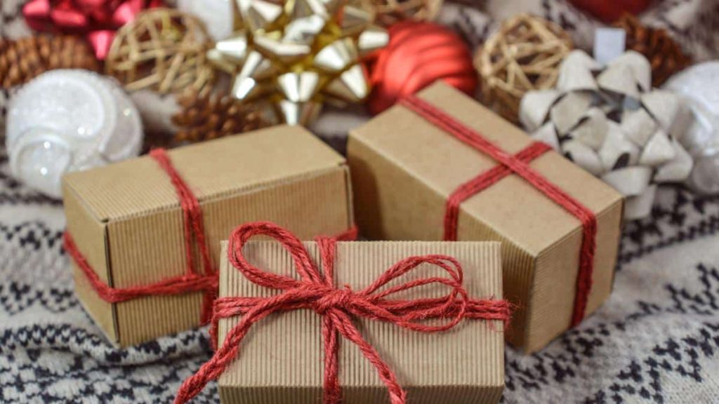 18 Places to Get Free Christmas Gifts (Save This Holiday Season)