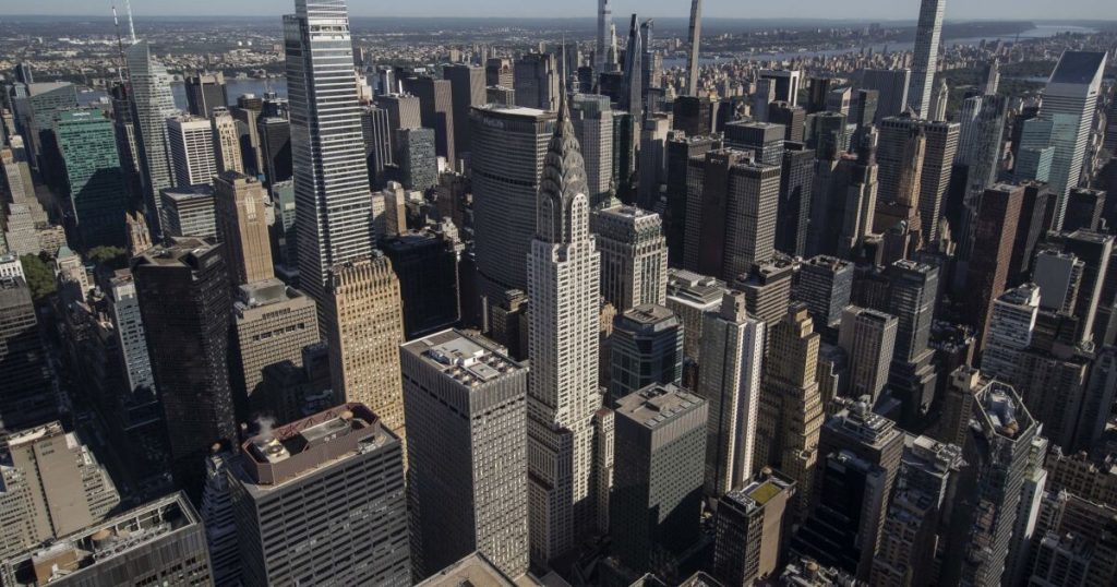 NYC-area banks’ to-do lists: Deposit growth, CRE reduction