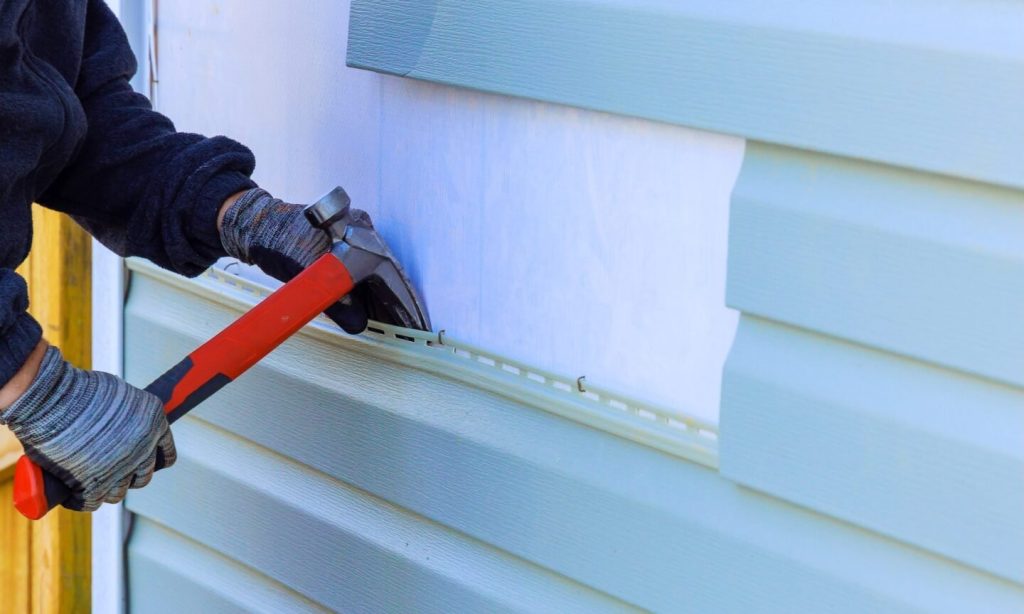 What Is the Cost to Replace Vinyl Siding in 2025?