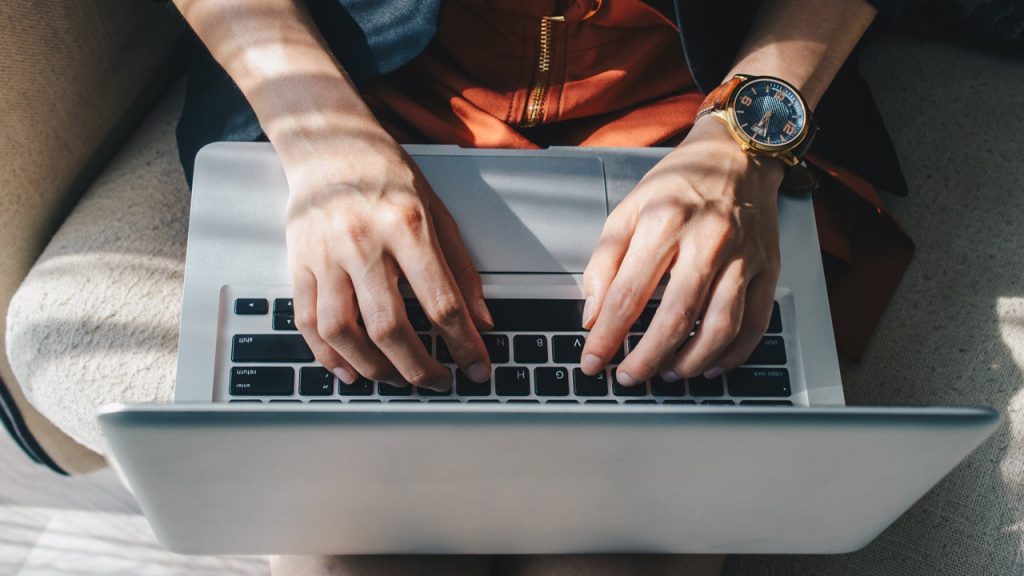 Choosing an online bank? Look for these top 7 things