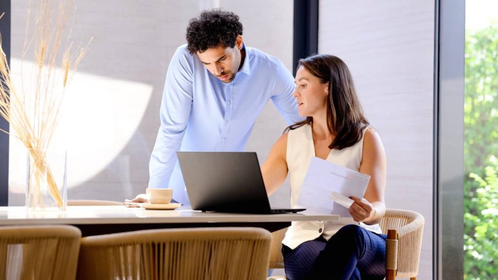 Mutual funds: Pros and cons for investors