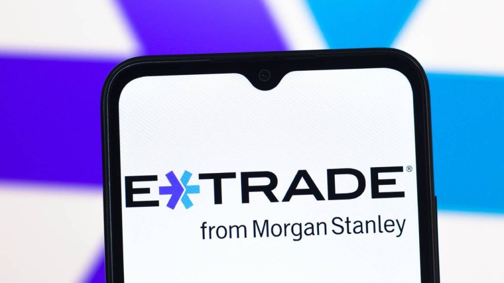 Top brokers for no-fee index funds: E-Trade vs. Fidelity