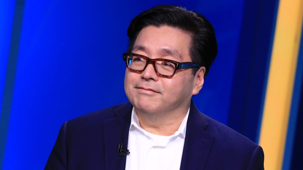 Tom Lee sees S&P 500 topping 7,000 by year-end, says don’t be fooled by shutdown calamity talk