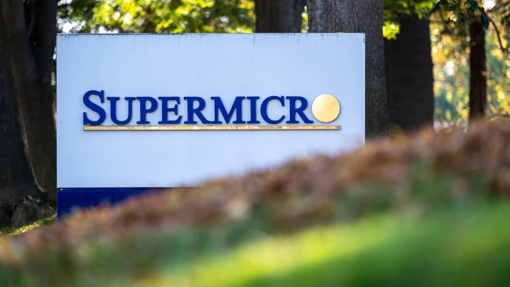 Stocks making the biggest moves midday: SMCI KNX WH LVS Stocks making the biggest moves midday: SMCI KNX WH LVS
