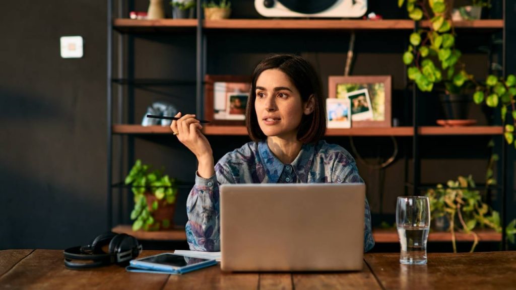 Stocks enter bear market: 6 tips to avoid emotional investing