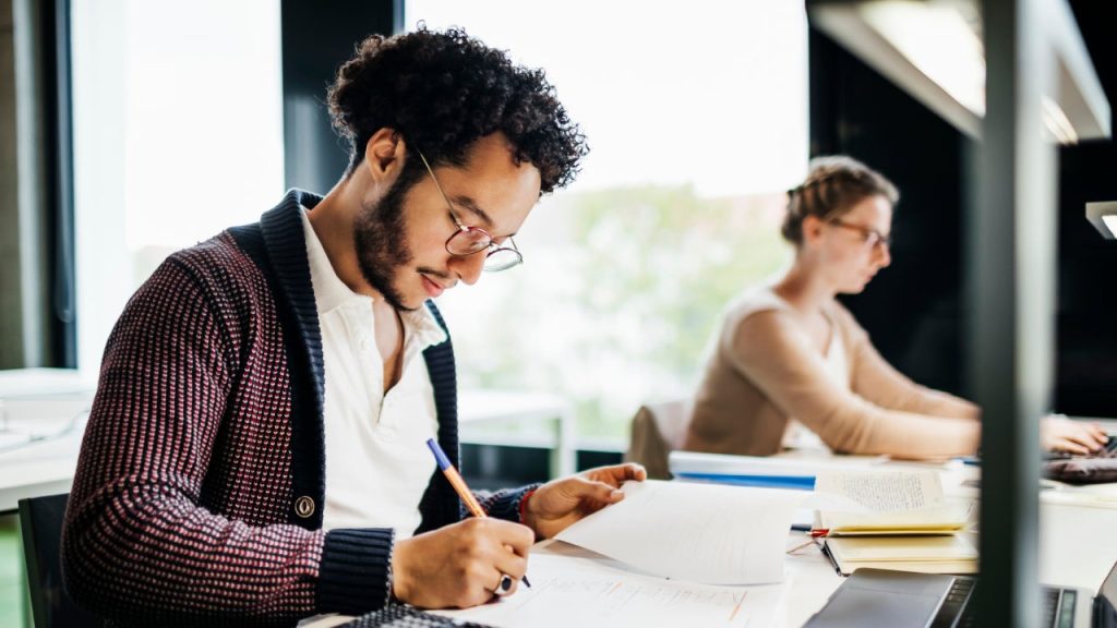 What is a leverage ratio? What is a leverage ratio?