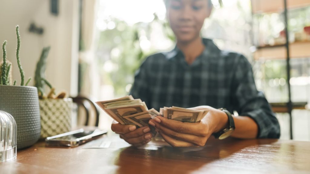 More low- and middle-income Americans are investing: report More low- and middle-income Americans are investing: report