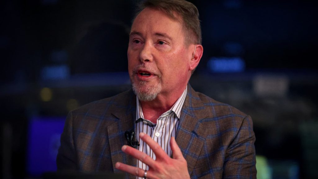 Jeffrey Gundlach says it’s a ‘going nowhere’ market, warns of private credit strains