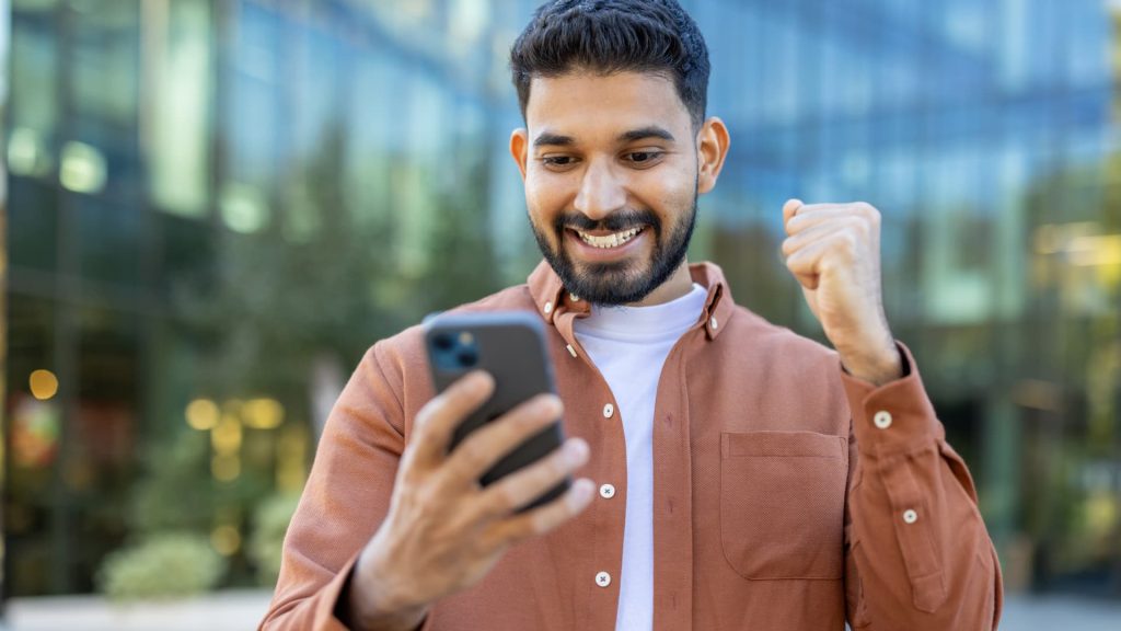 Average tax refund is 11.3% higher, IRS filing data through Tax Day shows